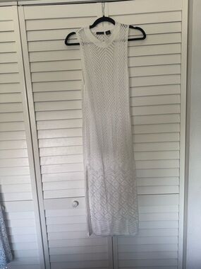 Sleeveless White Knit Swimsuit Cover up